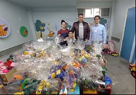 Criança realiza doação de brinquedo para Santa Casa de Misericórdia de Jales