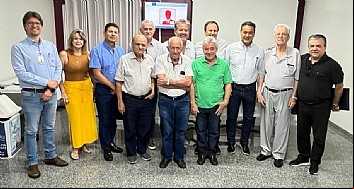 Provedor Carlos Toshiro Sakashita apresenta relatório de atividades do período 2020 a 2023 na última reunião do ano da Mesa istrativa